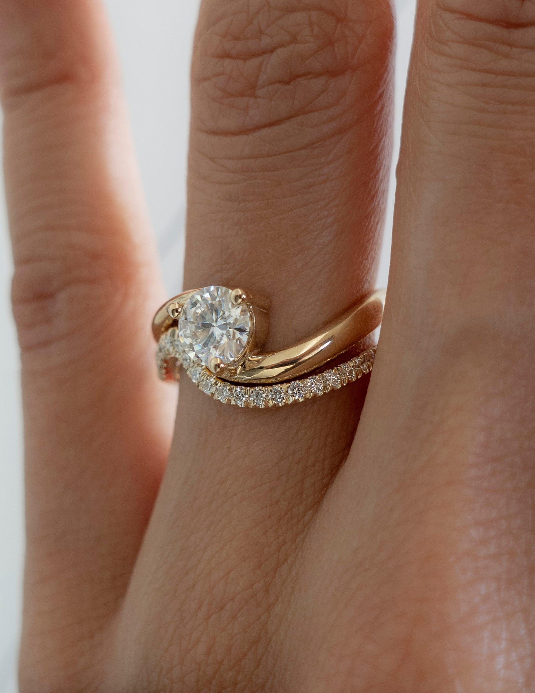 1.0-2.0 CT Round Solitaire & Pave Style Bridal Ring Set