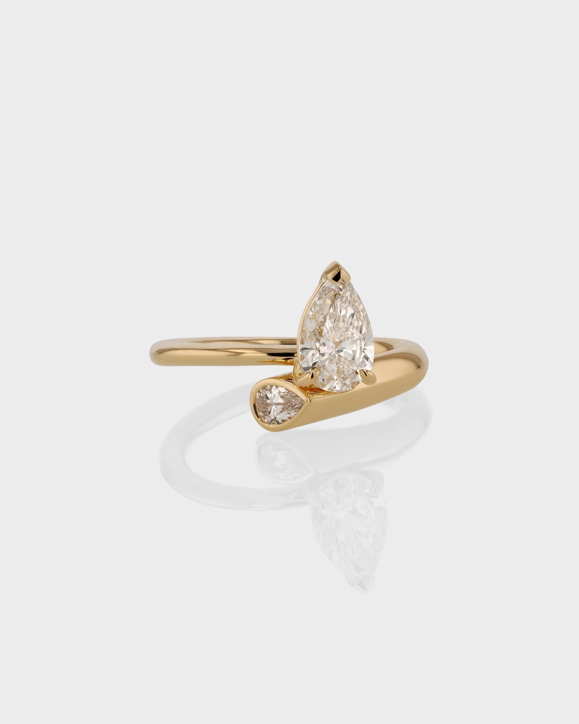 1.0-3.0 CT Pear Cut Lab Grown Diamond Unique Engagement Ring