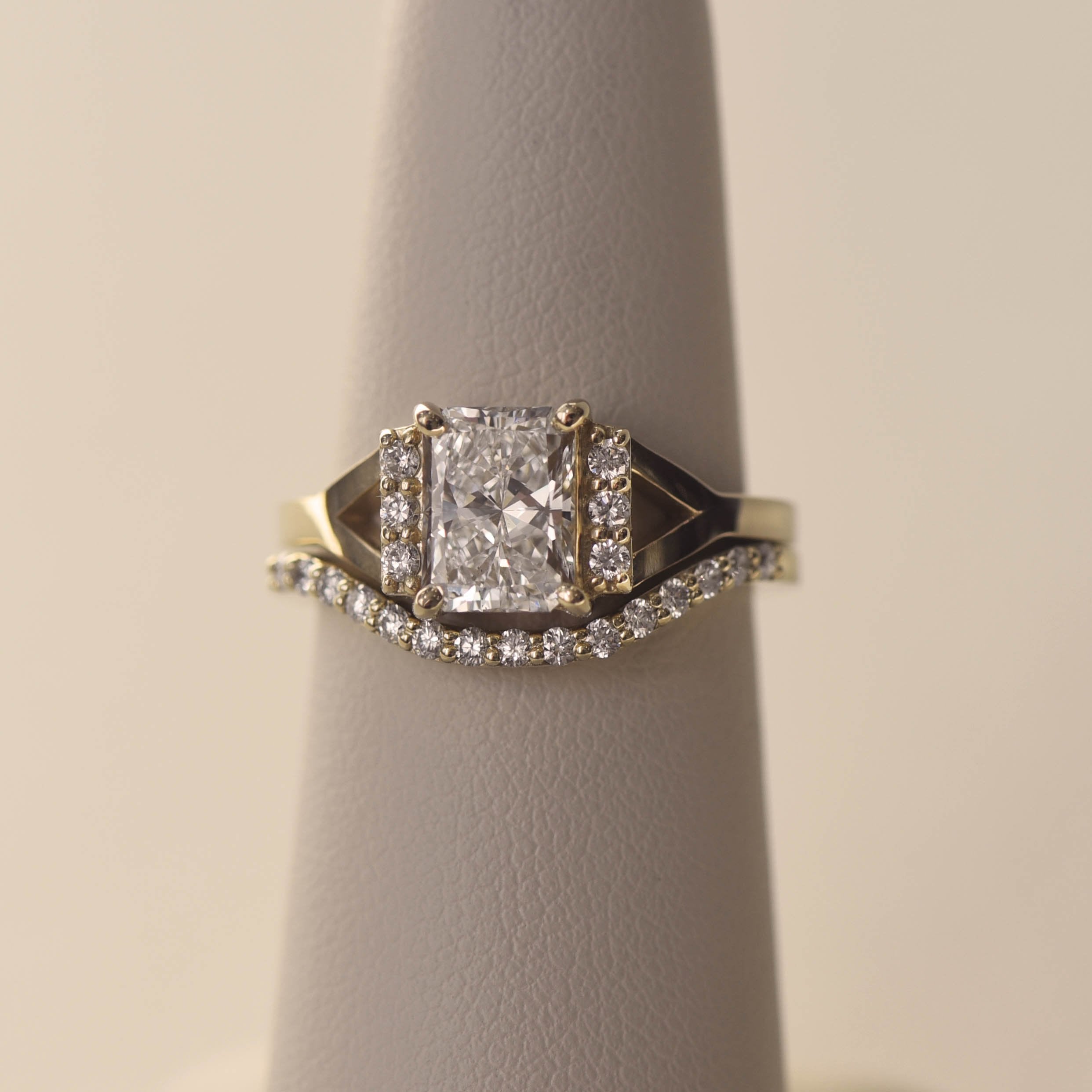 0.25 TCW Round Cut Delicate Curved Lab Grown Wedding Band