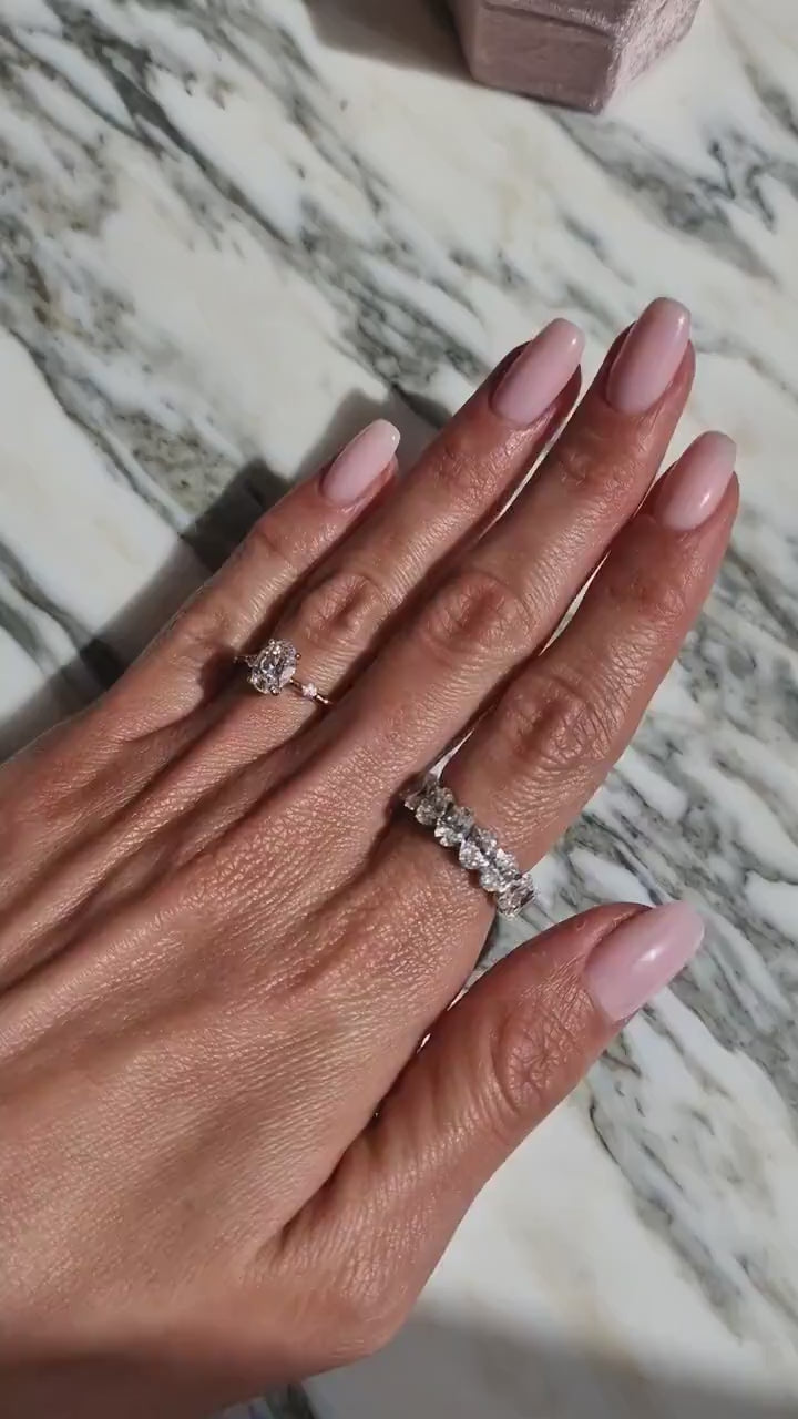 1.0–3.0 CT dainty oval cut lab grown CVD diamond engagement ring with slim band design for a modern, minimalist bridal look

